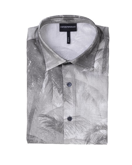 Shop EMPORIO ARMANI  Camicia: Emporio Armani camicia over fit in misto lyocell.
Mano seta.
Stampa all over ASV.
Collo classico.
Abbottonatura frontale.
Maniche corte.
Composizione: 56% Lyocell 44% Cotone.
Made in China.. 3D1CG7 1NRDZ-F617